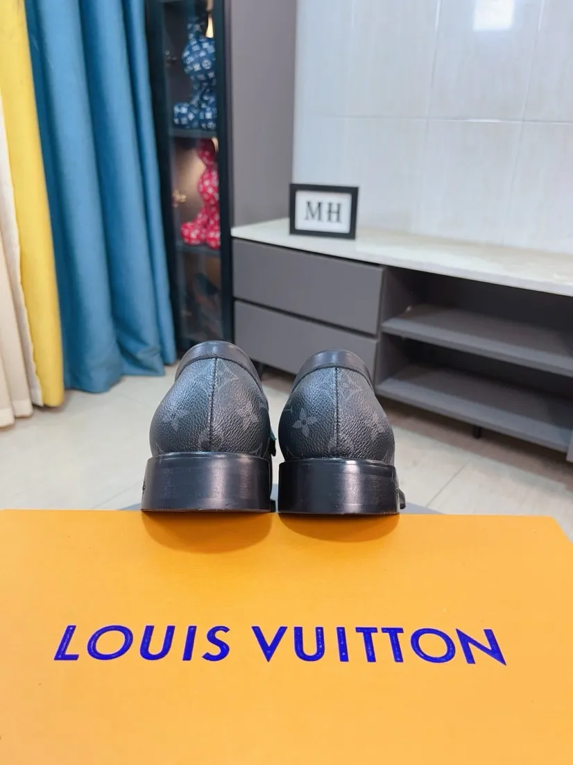 Ex-factory price 720🌹🌹High version [LV] Louis Vuitton's popular casual leather shoes🎖Fashionable and elegant🎖🎖Material: Original imported open-edge beaded cowhide, washed cowhide leather lining, original open-molded rubber outsole, high-end and classy, ​​elegant quality, instantly transforming into a handsome man ❤❤Standard\nNumber: 38-44